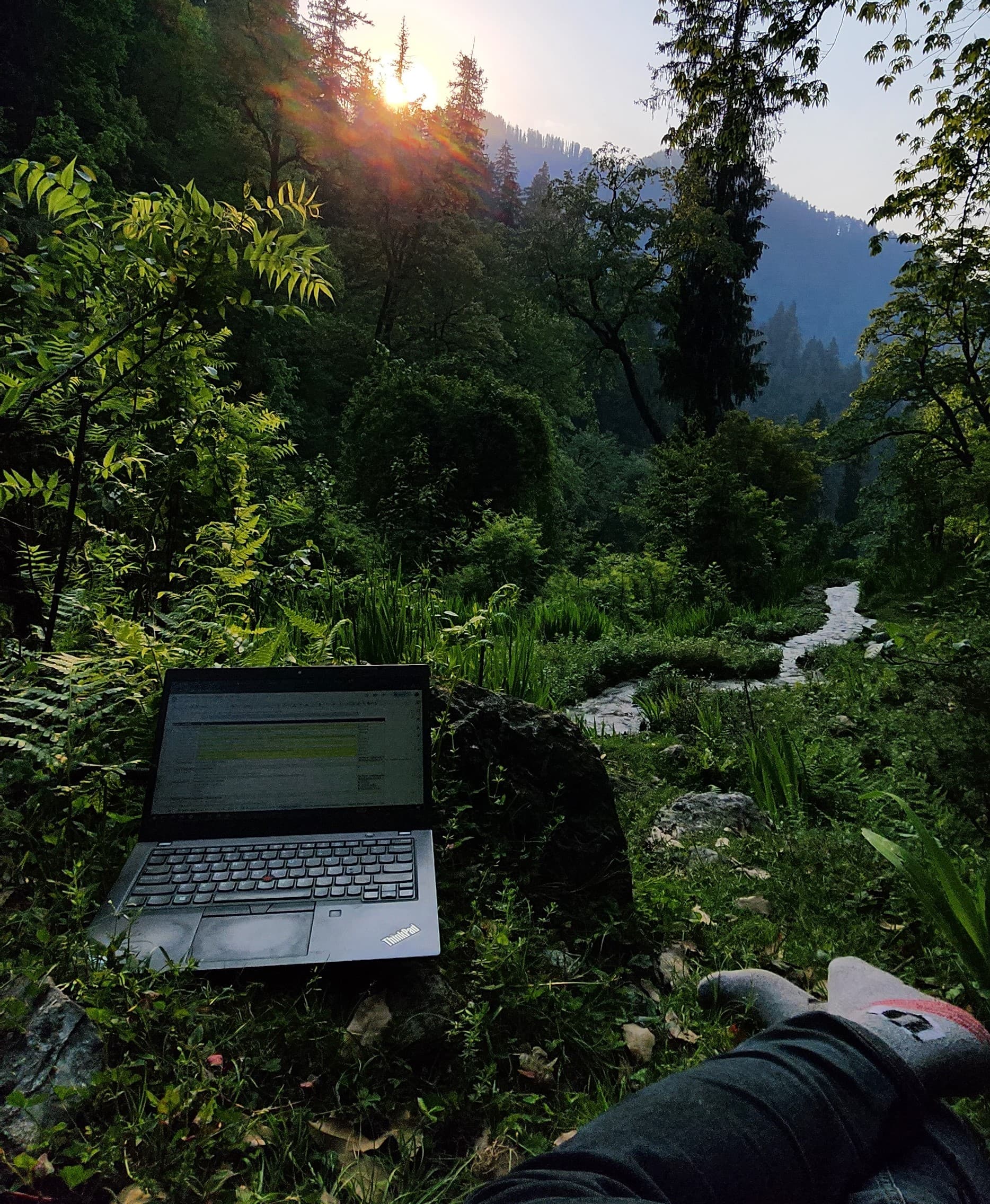 Peaceful work setting in Jibhi